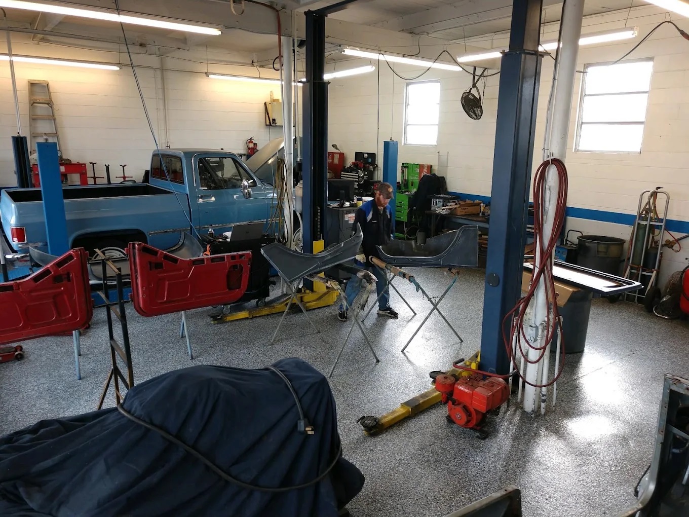 Bayside Jeeps team at work